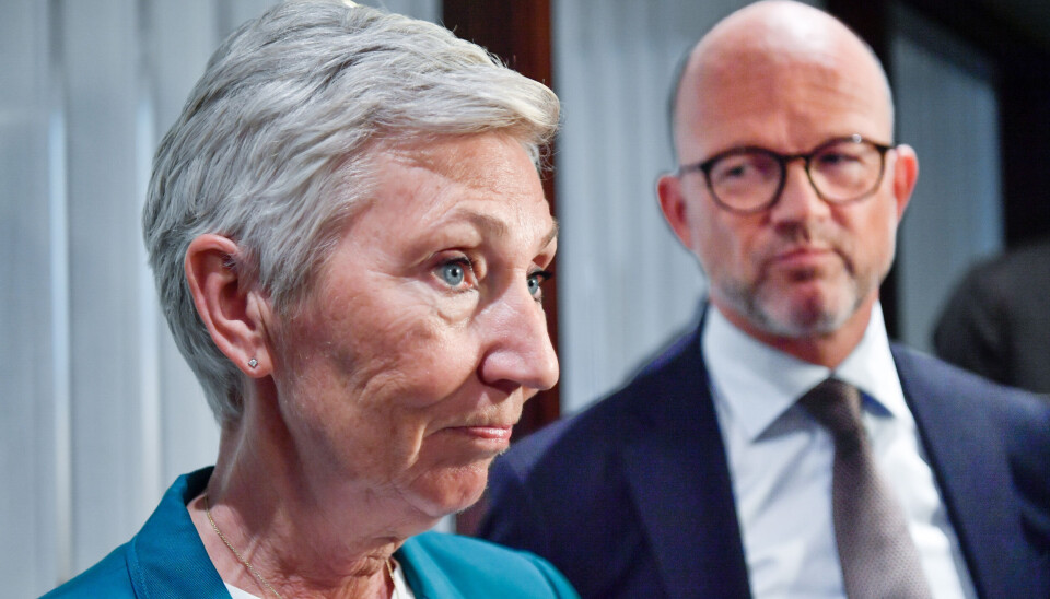 LO-leder Peggy Hessen Følsvik og NHO-direktør Ole Erik Almlid er fortsatt uenige om framtiden til sykelønnsordningen, men begge er åpne for nye samtaler om IA-avtalen. Her er de to avbildet under lønnsoppgjøret i 2023.