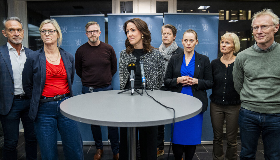 Arbeids- og inkluderingsminister Tonje Brenna (Ap) har sagt tydelig at hun mener noe må gjøres med økningen i sykefraværet. Her informerte hun pressen om brudd i forhandlingene om ny IA-avtale i desember 2024.