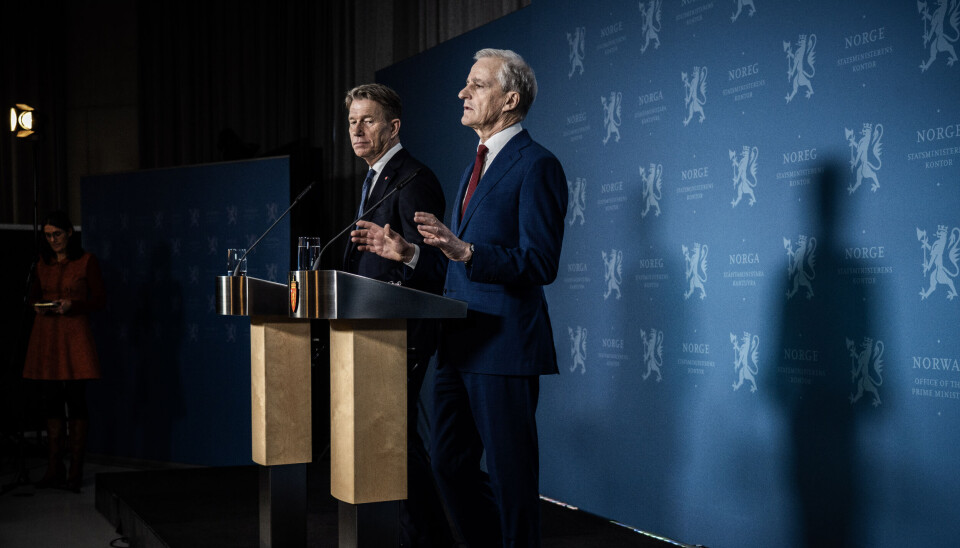 Olje- og energiminister Terje Aasland (Ap) og statsminister Jonas Gahr Støre (Ap) holdt pressekonferanse der de presenterte sin nye strømpolitikk allerede dagen etter Senterpartiet hadde trukket seg ut av regjeringssamarbeidet.