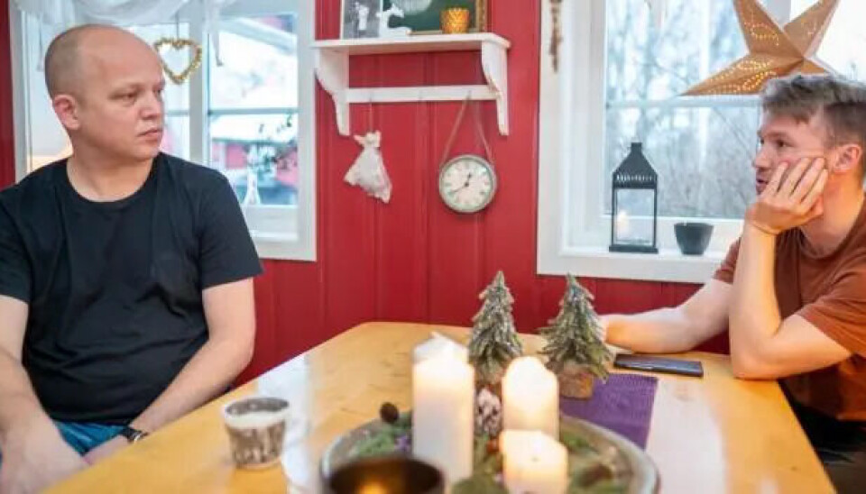 Siden Vedum tok over som partileder i 2014 har Lars Vangen vært en av hans nærmeste medarbeidere. Vangen har tidligere ledet elevorganisasjonen i Rogaland, vært politisk nestleder i Senterungdommen og siden 2012 politisk rådgiver for Senterpartiet på Stortinget. Da Vedum ble finansminister i 2021, ble Vangen sammen med fire andre utnevnt til statssekretær i Finansdepartementet. Her er de to avbildet hjemme på gården til Vedum i 2020.