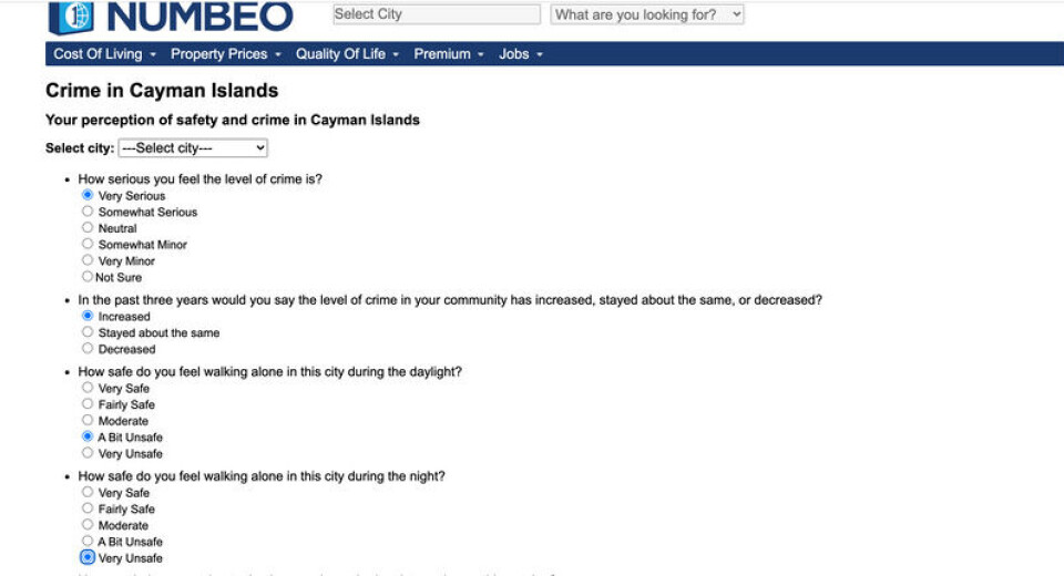 Faktisk.nos journalist fyller ut spørreskjema på Numbeo.com.