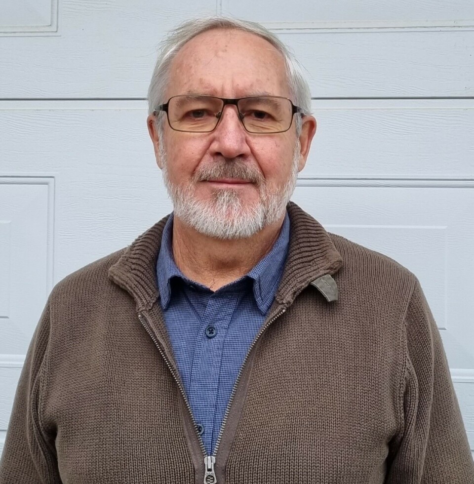 Professor emeritus ved UiT Norges arktiske universitet, James Mercer, er enig i at det finnes for lite forskning på isbading og varige helsefordeler.