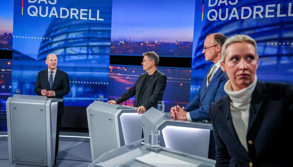 Med én uke igjen til nyvalget møttes toppkandidatene til tv-debatt i Berlin 16. februar. Fra venstre: Olaf Scholz (SPD), Robert Habeck (De Grønne), Friedrich Merz (CDU) og Alice Weidel (AfD)