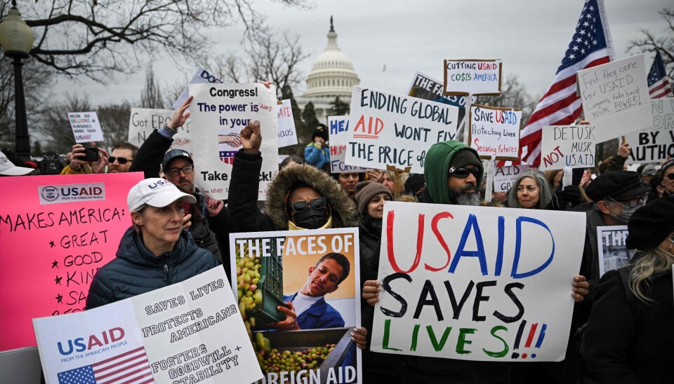 Trumps beslutning om å kutte USAID vekker sterke reaksjoner. Demonstranter samlet seg utenfor Kongressen for å vise sin motstand.