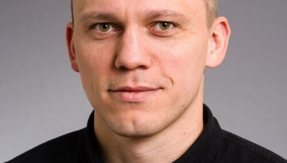 Personer som faller i ulike grupper etter vaksinestatus, kan være ulike i utgangspunktet. Det forklarer Jon Michael Gran, førsteamanuensis ved Universitetet i Oslo.