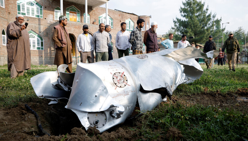 Et av flere bilder som ble tatt i den indisk-kontrollerte delen av Kashmir, i Wuyan i Pulwama-distriktet, 7. mai. Bildene viser trolig rester av en drivstofftank.