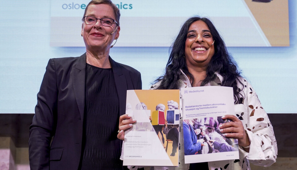 Kulturminister Lubna Jaffery da hun i januar mottok Medietilsynets rapport om redaktørstyrte mediers økonomiske forutsetninger.