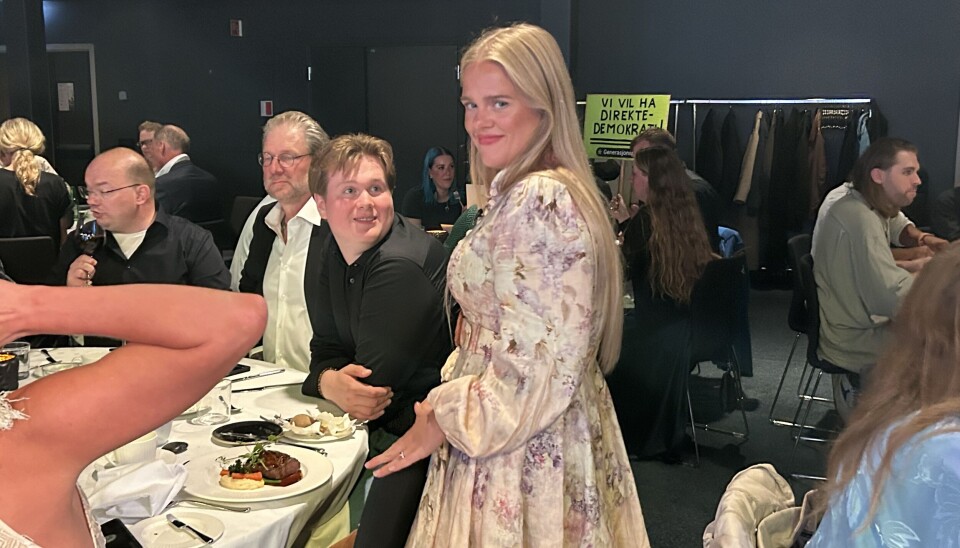 Gyda Oddekalv på valvaken til Generasjonspartiet valkvelden. Gyda Oddekalv i kjole på valvaken til Generasjonspartiet valkvelden.