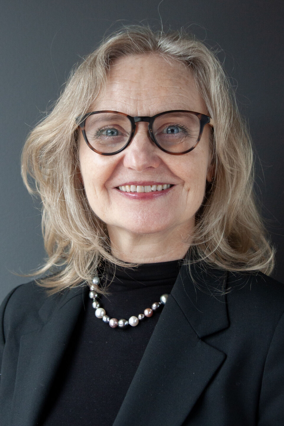 Sigtona Halrynjo har doktorgrad i sosiologi ved UiO og tilknytt Institutt for samfunnsforskning. Ho forskar på korleis foreldrepermisjon for mødrer og fedrar verkar på karriere, likestilling og familieliv.