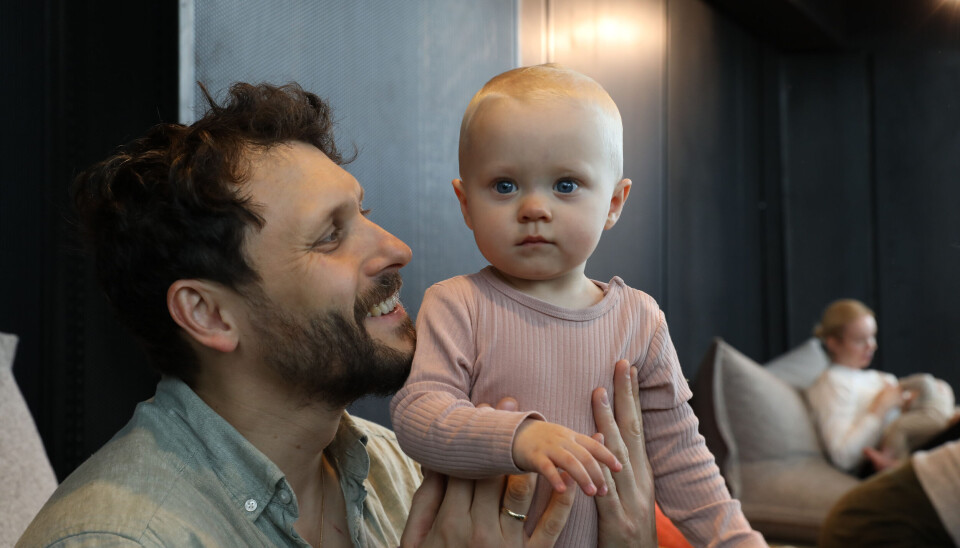 Alexei Ivanov skulle gjerne hatt lengre pappapermisjon med dottera Iris (1). Han tviler på at fedrar hadde tatt permisjon utan fedrekvoten.