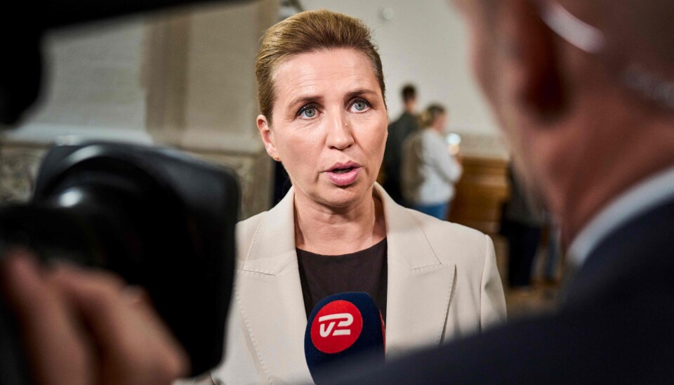 Statsministeren i Danmark, Mette Frederiksen, har uttalt at Danmark er utsatt for hybrid krigføring i etterkant av droneobservasjonene ved danske flyplasser.